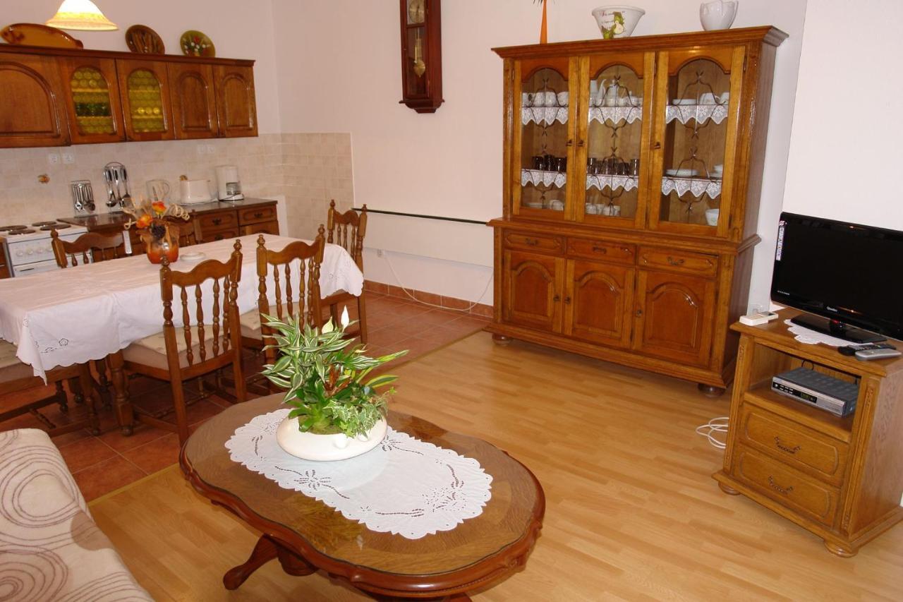 Apartments Nikolina Novi Vinodolski Esterno foto