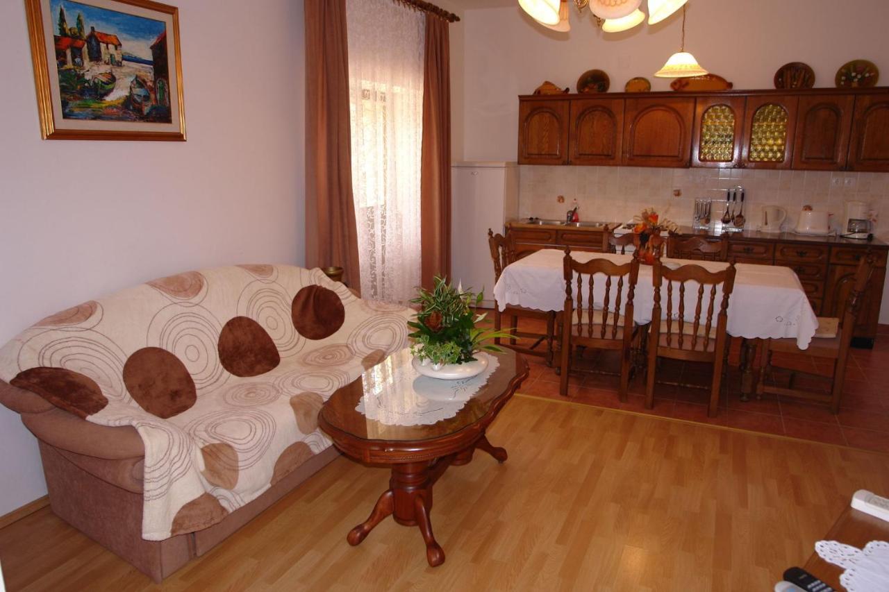 Apartments Nikolina Novi Vinodolski Esterno foto
