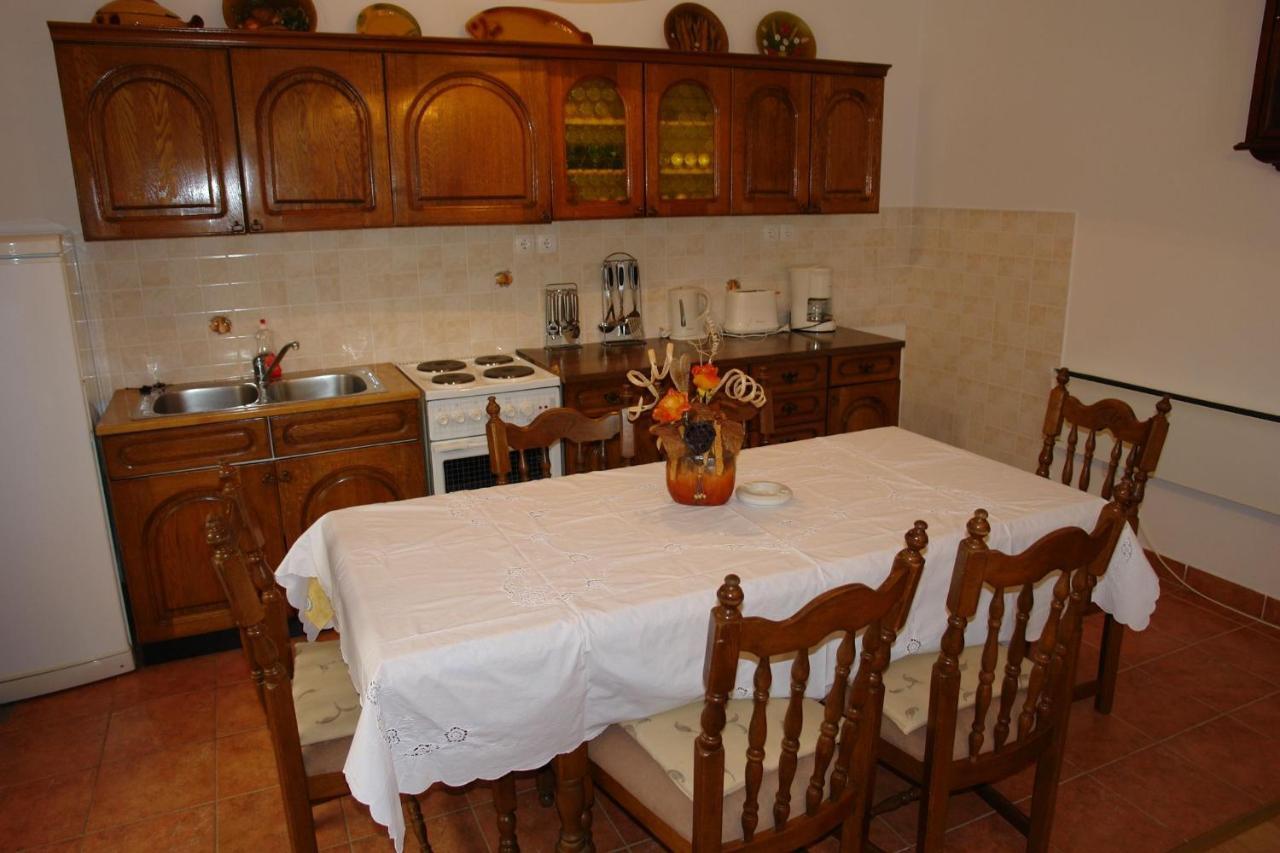 Apartments Nikolina Novi Vinodolski Esterno foto