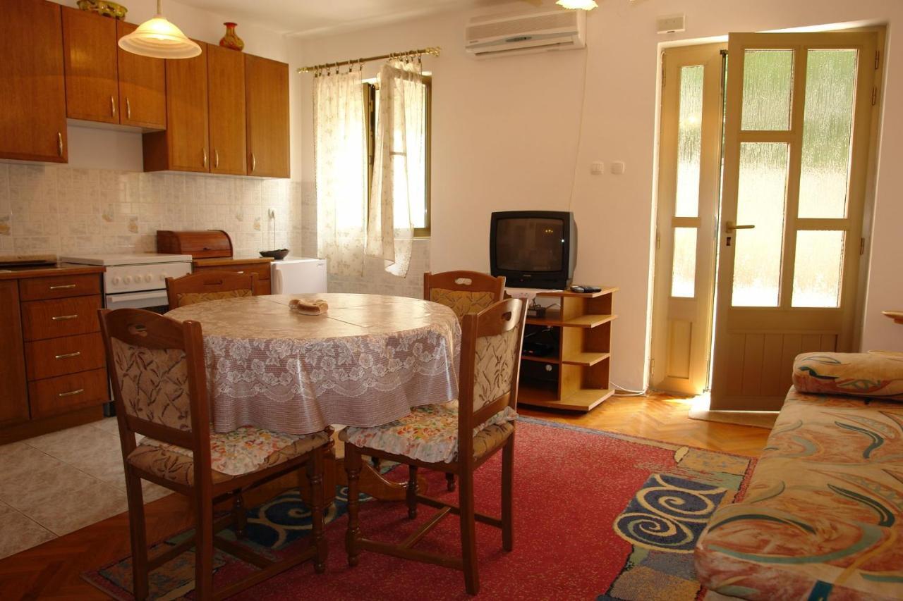 Apartments Nikolina Novi Vinodolski Esterno foto
